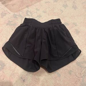 Lululemon hotty hot 4” size 2 shorts
